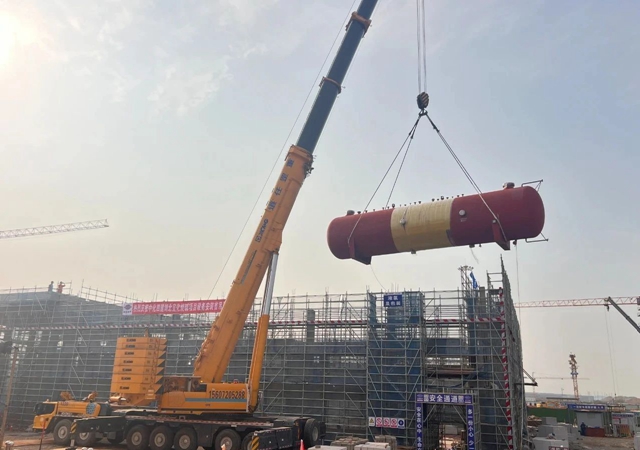首臺大型設(shè)備“落戶”，氯堿新能源項目吹響工程設(shè)備安裝新號角！